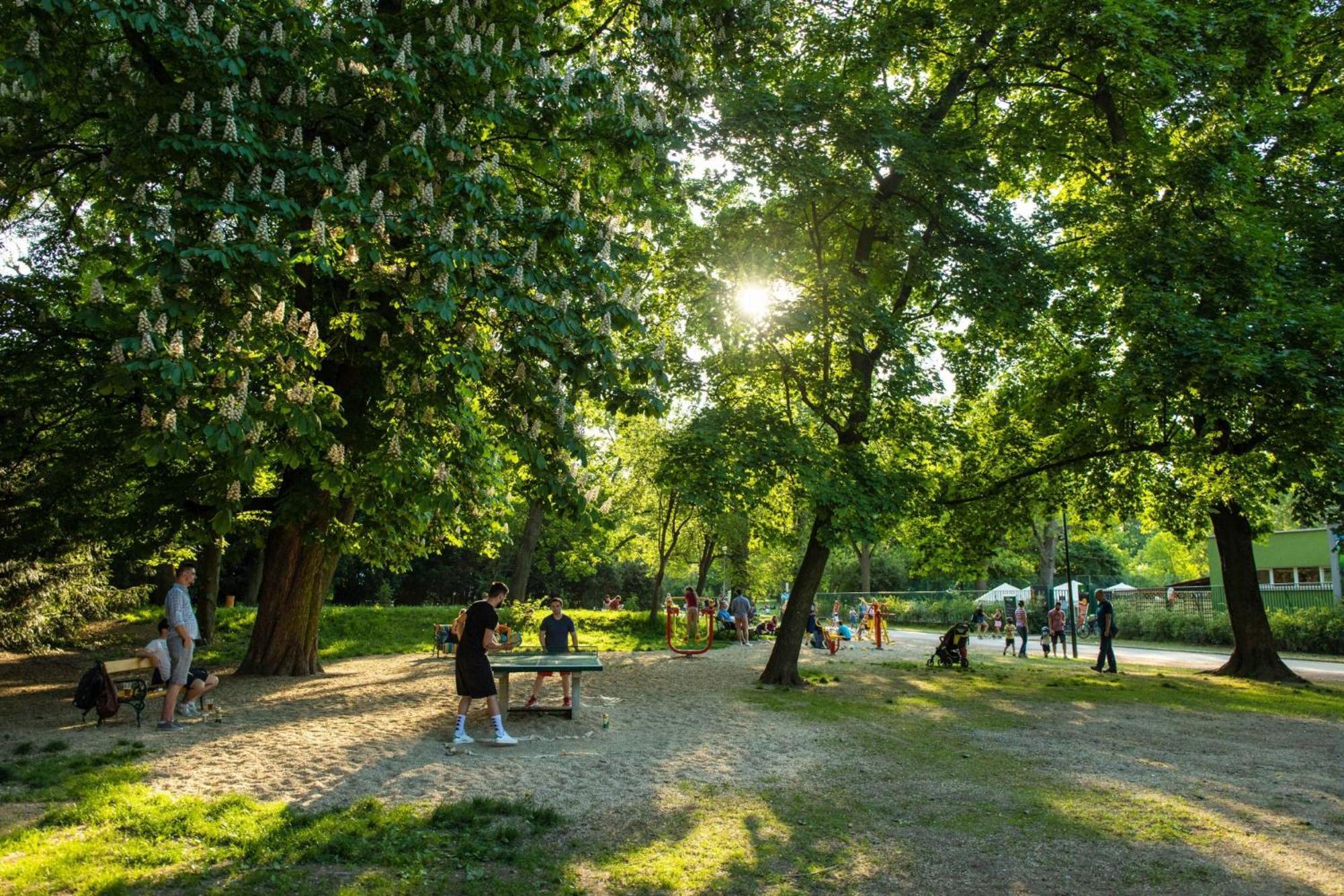 Apartman S Balkonem U Parku & 15 Minut Do Centra Brno Exterior foto