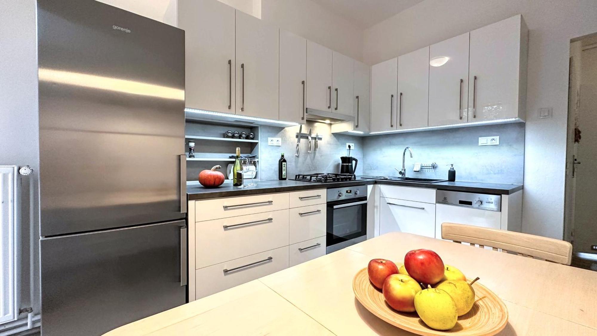 Apartman S Balkonem U Parku & 15 Minut Do Centra Brno Exterior foto